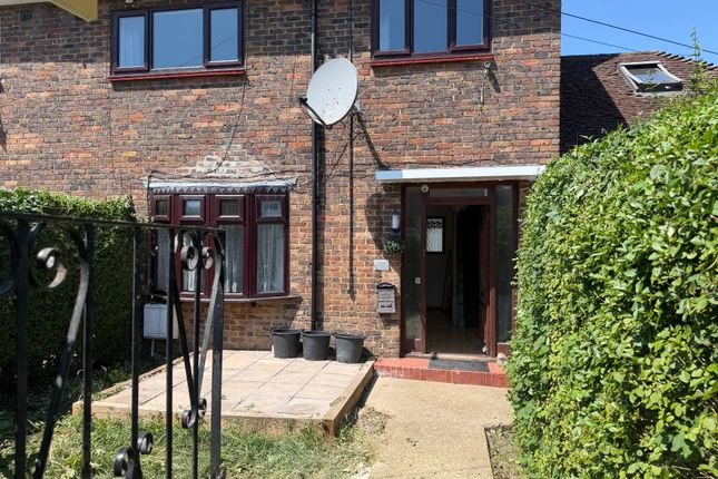 19, Melksham Close, Romford photo 3