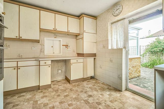 10, Beech Close, Ashford photo 4