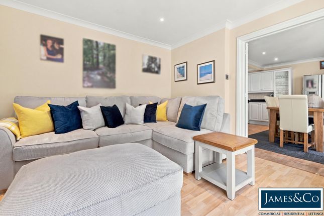 3, Maynard Close, Dunmow photo 2