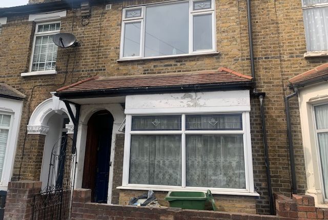 Thumbnail Terraced house to rent in Stirling Road, London