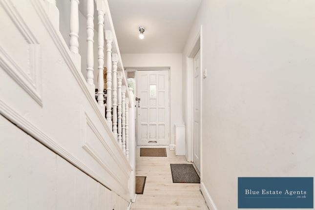1b Crane Cottages, Dudset Lane, Hounslow photo 4