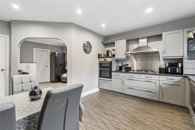 1, Cedar Close, Chesham photo 4