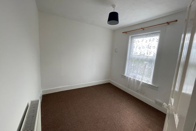 End terrace house to rent in High Street, Garlinge