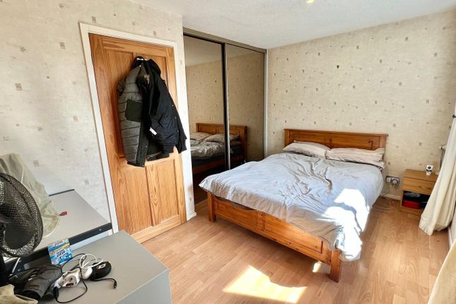 34, Heron Grove, Leeds photo 4