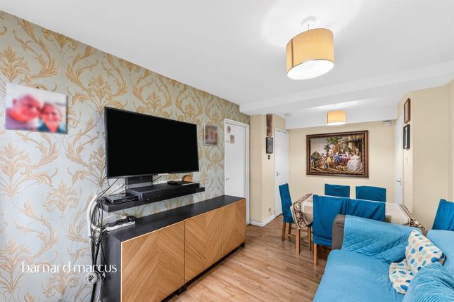 Flat B, Sparkford House, Battersea Church Road, London photo 4