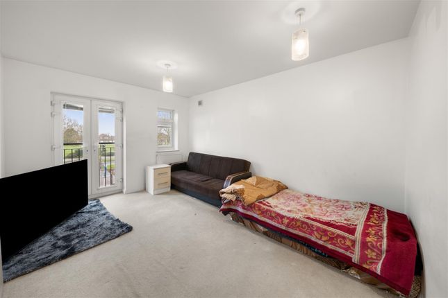 Flat 3, Marsh Court, 561 Uxbridge Road, Hayes photo 2