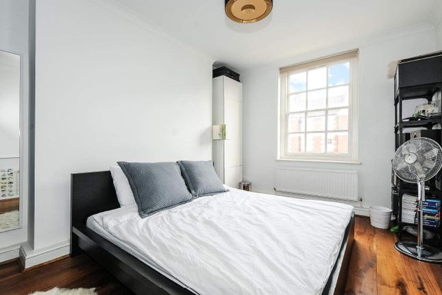 Flat for sale in Scott Ellis Gardens, London