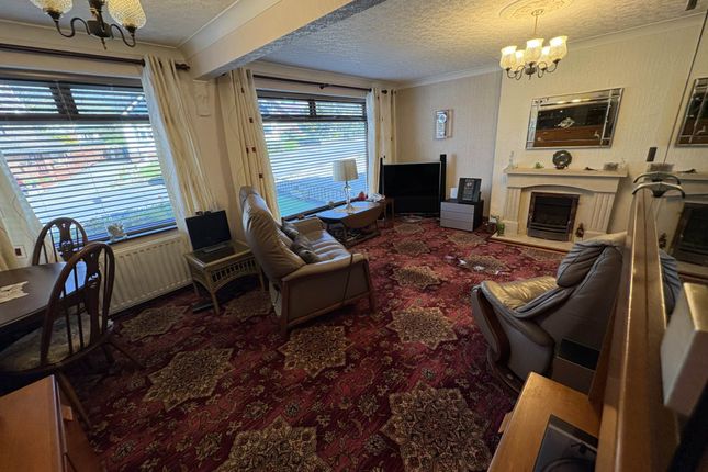 3, Cotswold Drive, Oldham photo 4