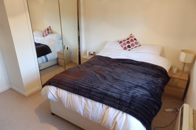 8, Stirling Court, Surbiton photo 3