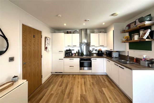 10, Maybery House, Farnborough photo 3