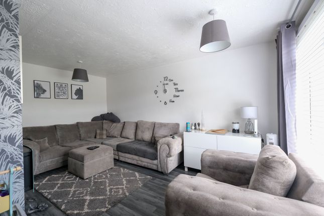 45, Carfrae Drive, Glenrothes photo 4