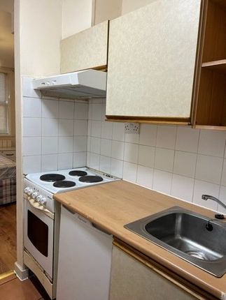 Thumbnail Studio to rent in Flat B, Guildford House, - Guildford Street, Luton