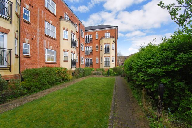 Flat for sale in Post Office Lane, Beaconsfield
