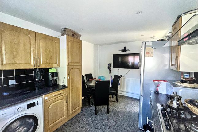 23, Wensley Green, Sheffield photo 4