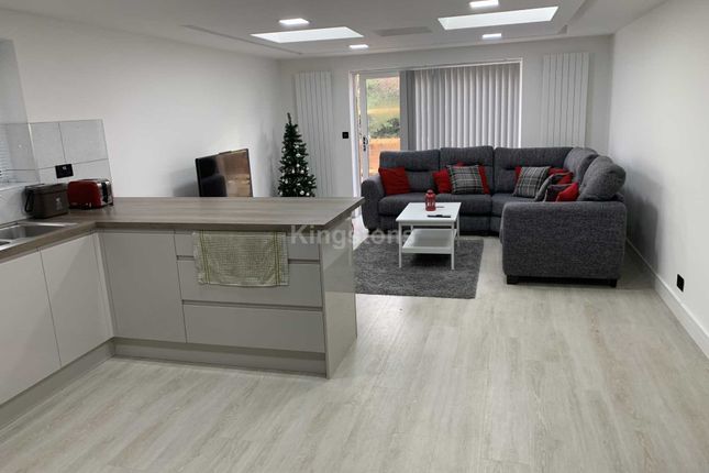 70, Maindy Road, Cardiff photo 3