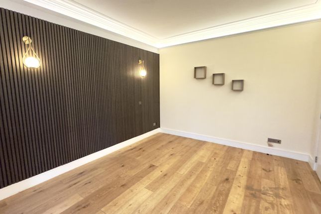 Flat 7, 22, Gledhow Gardens, London photo 2