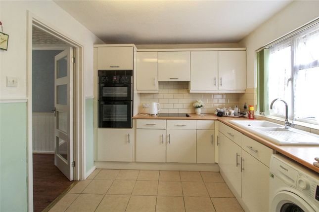 35, Rothwell Close, Essex photo 4