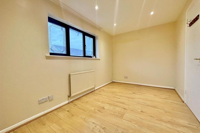 21 Nickelby Close, London photo 3