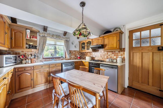 YORK COTTAGE, Pirbright, The Green, Woking photo 4