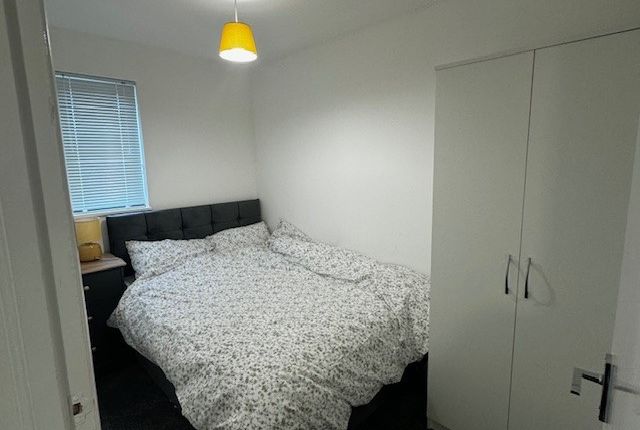 29, MILTON KEYNES photo 5
