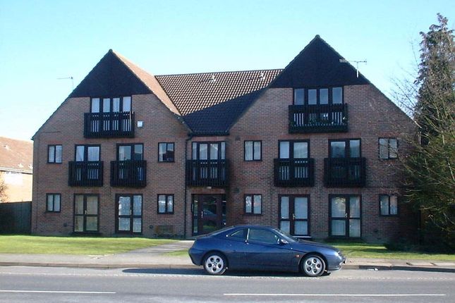 Thumbnail Flat to rent in Bowman Court, London Road, Crawley