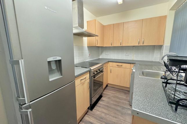 3, Amberton Gardens, Leeds photo 3