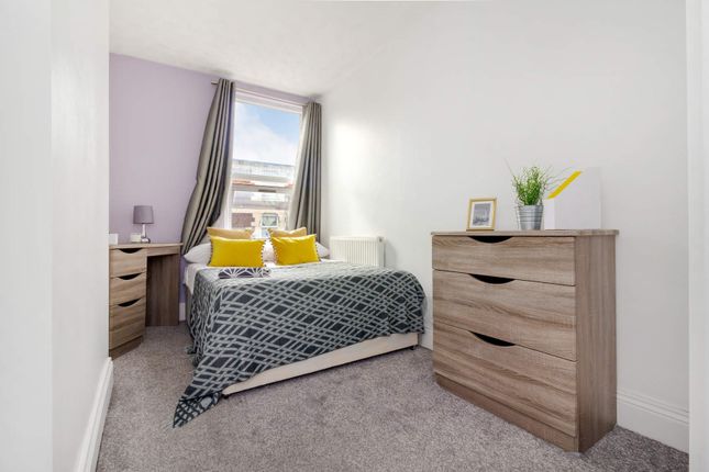 Room to rent in Kirkstall Road, Leeds
