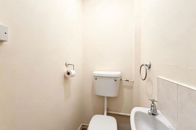 85 Taunton Road, Romford photo 5