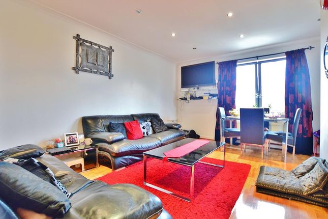Flat for sale in Windmill Road, Slough
