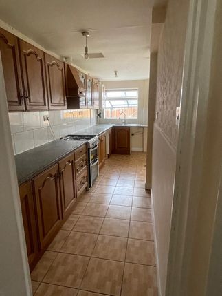 245, Cheveral Avenue, London photo 3
