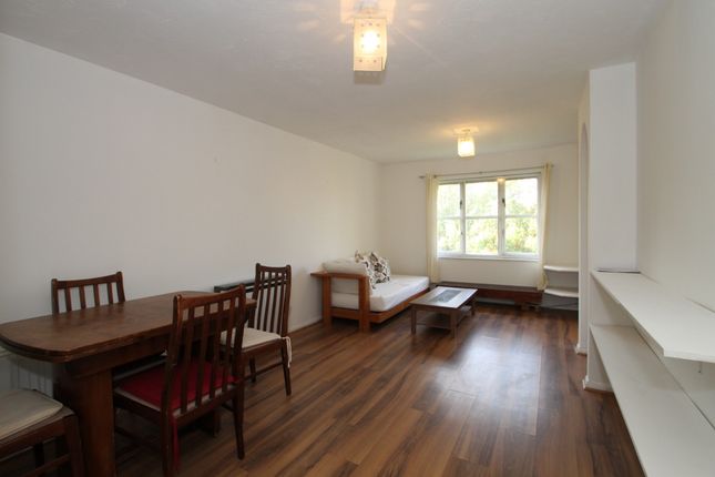 Flat to rent in Heddington Grove, Holloway