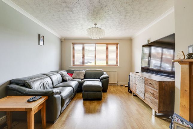2 Dorchester Gardens, Nottingham photo 2