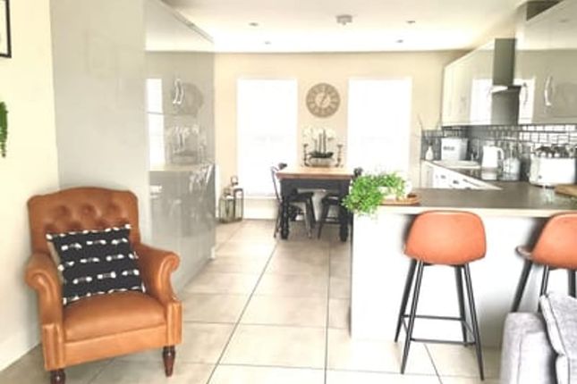 12, Blossom Grove, Retford photo 2
