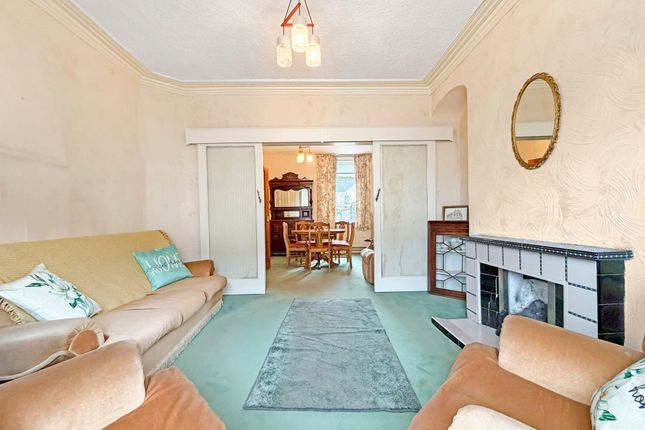 39 Ludlow Street, Caerphilly photo 3