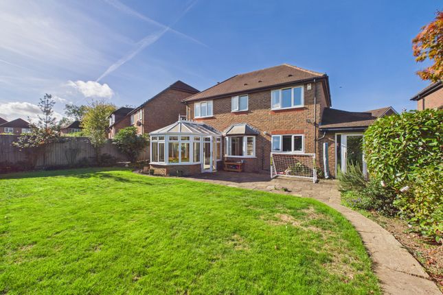 12 Mead Park, High Wycombe photo 2