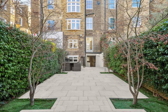 Terraced house to rent in Scarsdale Villas, Kensington, London