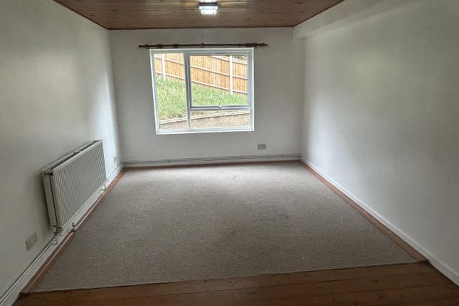 Flat 8, Abbots Court, Claret Gardens, London photo 3