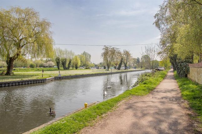 Studio for sale in River Meads, Stanstead Abbotts, Ware