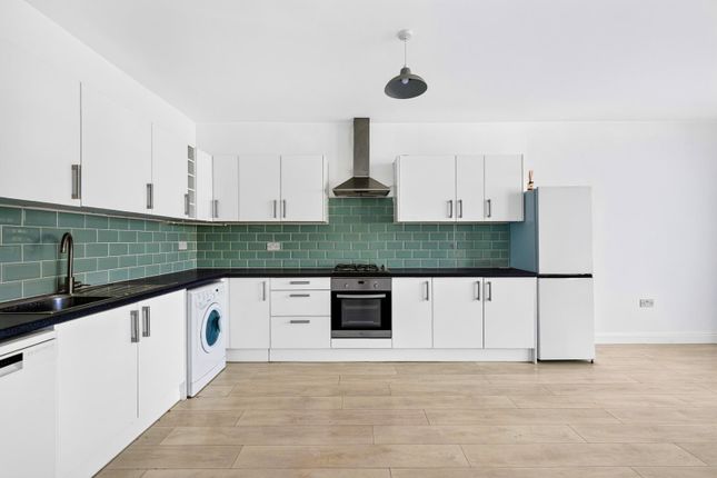 First Floor Flat, 168, High Street, Teddington photo 3