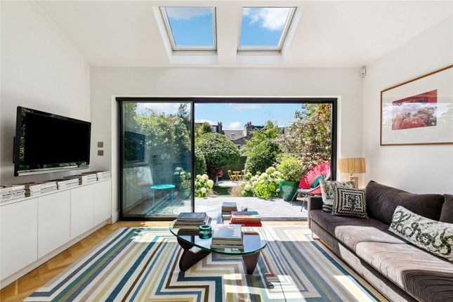 17, Bassingham Road, London photo 2