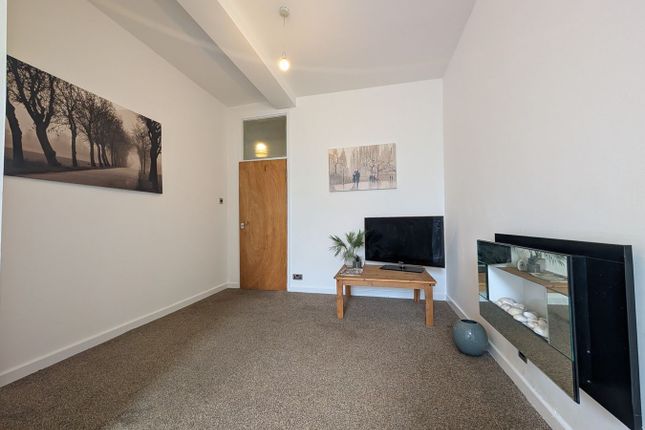 5 Rochester House, Main Street, Keighley photo 3
