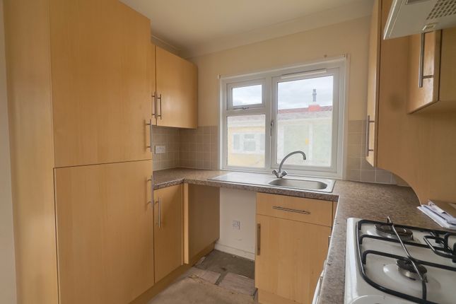 100, Sycamore Close, Weston-super-Mare photo 3