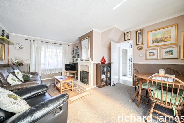 9, Chippenham Walk, Swindon photo 2