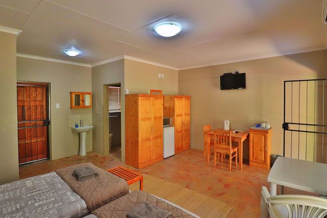 Lodge for sale in 1 Ashante, Ellisras (Lephalale), Limpopo Province, South Africa