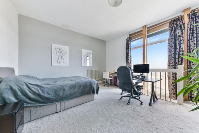 Flat for sale in Western Beach Apartments, Royal Victoria