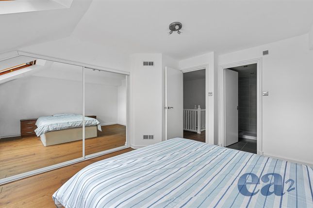 Flat for sale in Spice Court, Quay 430, Asher Way, Wapping