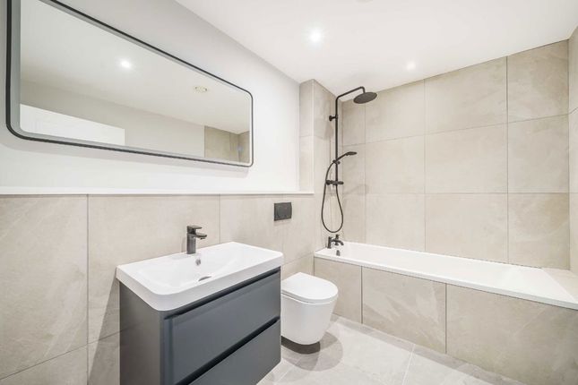 Flat 6 St Andrews House (Phase 2), 26-27, Victoria Road, Surbiton photo 4