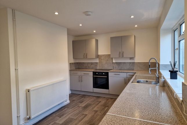 9, Manor Court Road, Bolsover photo 4