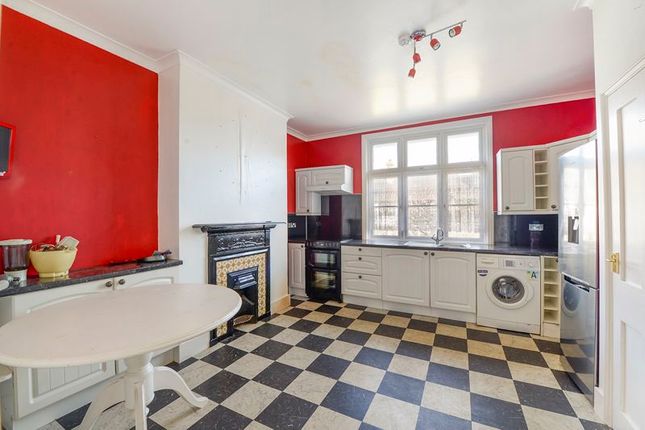 2-bed flat on Flat 5,, Kings Court, Horsmonden, £225,000