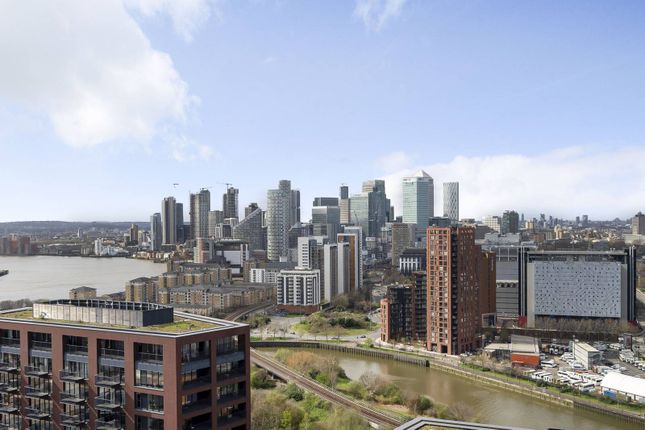 Flat for sale in The Penthouse, London City Island, Canary Wharf, London